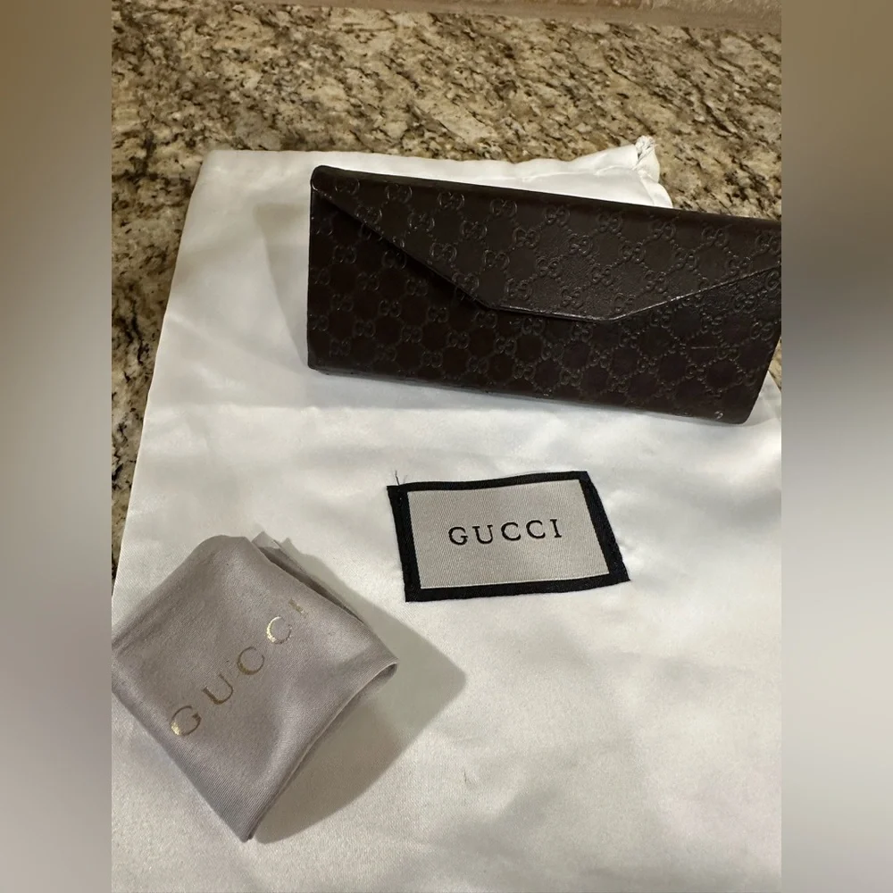 Gucci Brown Sunglasses Case, dust bag and lens wipes. **no glasses** - Picture 2 of 8